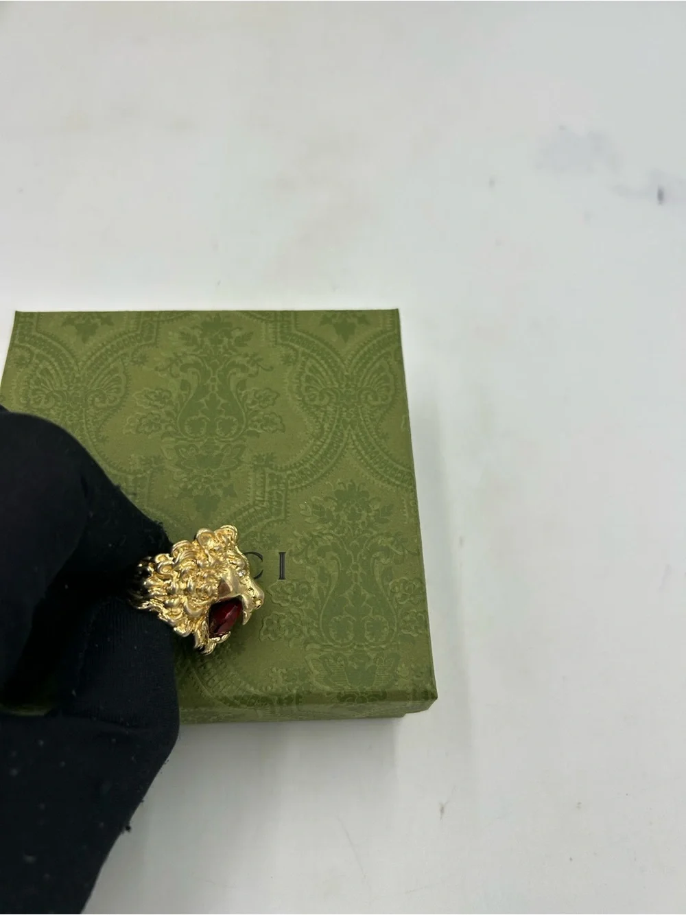 Unisex Gucci, Lionhead motif  gold tone with red crystal size 8.5 made in Italy